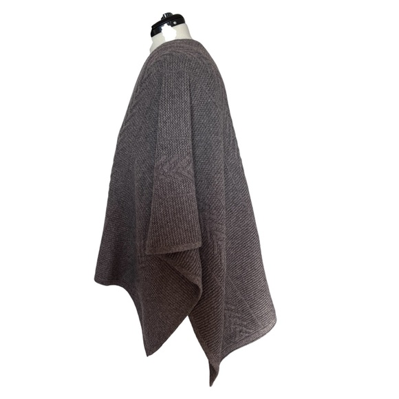 Max Studio taupe heather wool yak woman’s poncho/cape. One Size. - Picture 2 of 5